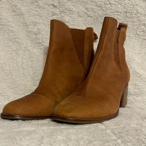 Tom’s Leather Brown Ankle Boots 7.5M